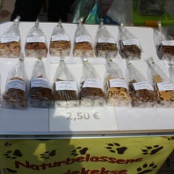 Wochenmarkt Am Rathaus - Wochenmarkt am Rathaus, Chemnitz - Hundekekse, meine "Anka" war begeistert ... :)