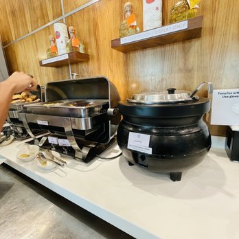 Mera Lounge VIP - Food station - Food Court Near Me - Cancún, ROO