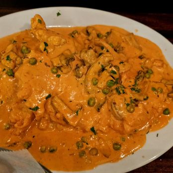 Mama's - Chicken with spaghetti and peas in a Vodka sauce - Pizza Near Me - Copiague, New York Mama's - Chicken with spaghetti and peas in a Vodka sauce - Pizza Near Me - Copiague, New York