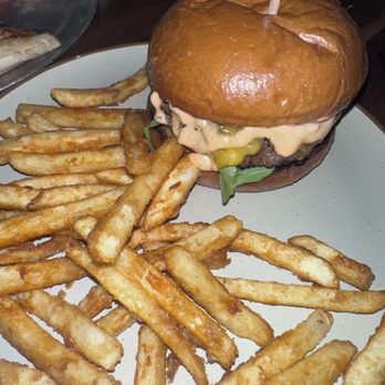 Riley’s on 2nd - House Burger - New American Near Me - Long Beach, California