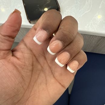 Luxury Nail & Spa - Like it's more then obvious that this isn't the same color like are you Serious - Nail Salons Near Me - Snellville, Georgia