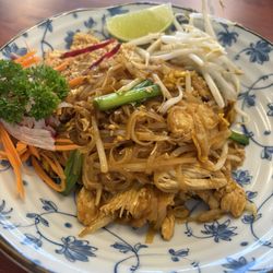 White Lotus Thai Restaurant & Pho - Chicken Pad Thai