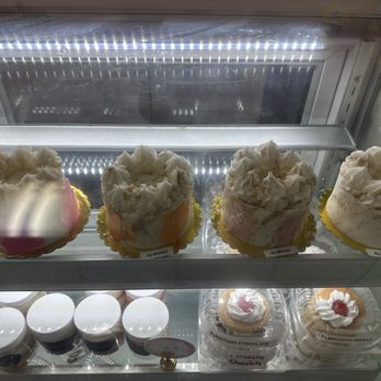 Fancy Cakes Boutique - Custom Cakes Near Me - Lake Alfred, Florida