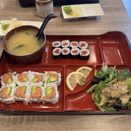 Lunch special with 2 rolls