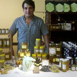 Feria Orgánica San Telmo Verde - Leonardo me dio una mini-clase de mieles. Un grande.