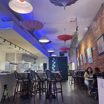 Bonjour Main - Looking towards the back - Breakfast & Brunch Near Me - Greenville, South Carolina