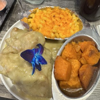 Sweet T's Southern Eatery - Smothered chicken - Soul Food Near Me - Montclair, New Jersey