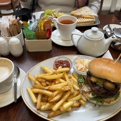Forte's - Mushroom & Cheese Burger with Skinny Fries