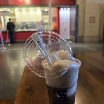 Gott's Roadside - Takeout Window - Coke Float with Organic Vanilla Ice Cream - Ice Cream & Frozen Yogurt Near Me - San Francisco, California Gott's Roadside - Takeout Window - Coke Float with Organic Vanilla Ice Cream - Ice Cream & Frozen Yogurt Near Me - San Francisco, California
