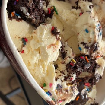 Cold Stone Creamery - This is suppose to be a 3 pint container of birthday cake remix. Looks closer to 2 pints of ice cream. Great job Cold Stone - Ice Cream & Frozen Yogurt Near Me - Norfolk, Virginia Cold Stone Creamery - This is suppose to be a 3 pint container of birthday cake remix. Looks closer to 2 pints of ice cream. Great job Cold Stone - Ice Cream & Frozen Yogurt Near Me - Norfolk, Virginia