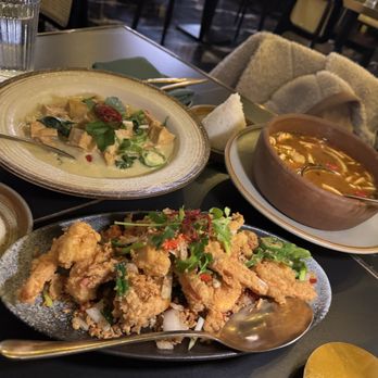 Siam Thai Eatery - Garlic Shrimp, Green Curry-tofu - Thai Near Me - Chicago, Illinois