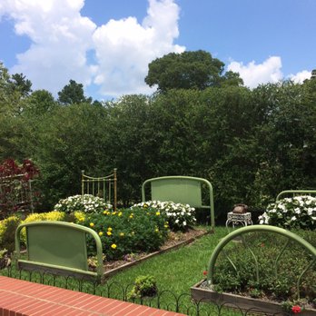 Memphis Botanic Garden - Lovely beds (pun intended!!) - Botanical Gardens Near Me - Memphis, Tennessee