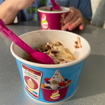 Menchie's Frozen Yogurt - Cookies & cream with cake batter - Gluten-Free Near Me - Layton, Utah Menchie's Frozen Yogurt - Cookies & cream with cake batter - Gluten-Free Near Me - Layton, Utah
