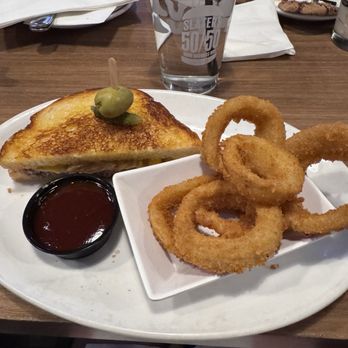 Slater's 50/50 - Patty melt and onion rings - Burgers Near Me - Las Vegas, Nevada Slater's 50/50 - Patty melt and onion rings - Burgers Near Me - Las Vegas, Nevada