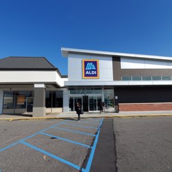 Lids - Entrance to Aldi