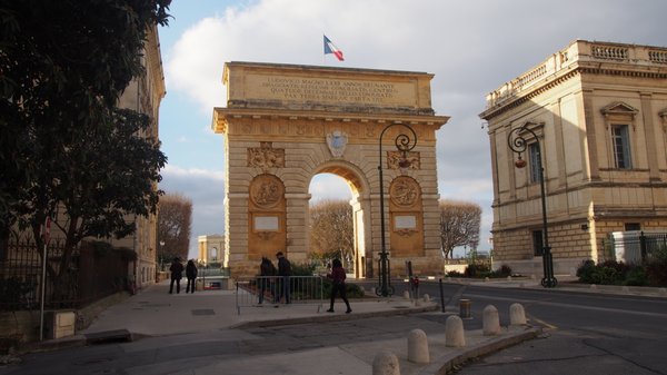 Arc de Triomphe by null
