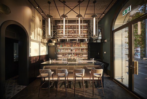 Bar am Wasser by null