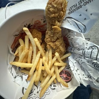 Jollibee - Chicken and fries - Chicken Shop Near Me - Sterling Heights, Michigan Jollibee - Chicken and fries - Chicken Shop Near Me - Sterling Heights, Michigan
