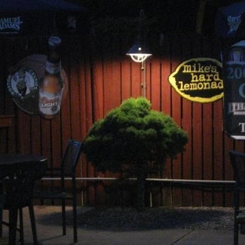 Union Brewhouse - Outdoor Patio - American Near Me - Weymouth, Massachusetts