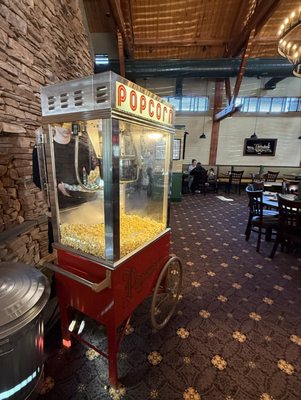 The Ground Round by null