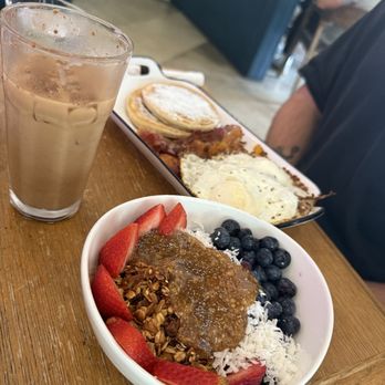 Novela Cafe Social - Açaí bowl and American breakfast - Breakfast & Brunch Near Me - Miami, Florida