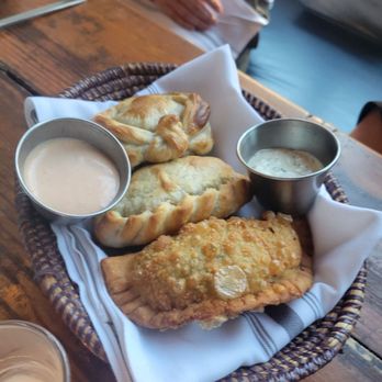 R40 - Empanada basket - Argentine Near Me - Long Island City, New York R40 - Empanada basket - Argentine Near Me - Long Island City, New York