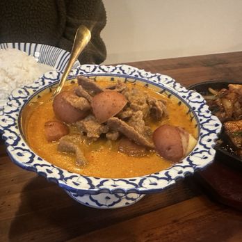 Rice & Shine - Yellow Curry with Beef - Breakfast & Brunch Near Me - San Francisco, California Rice & Shine - Yellow Curry with Beef - Breakfast & Brunch Near Me - San Francisco, California