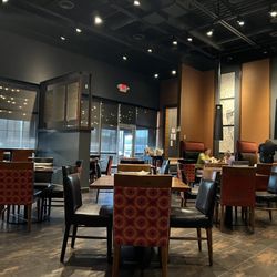 Kirin Asian and Sushi Cuisine Tulsa - Main dining area
