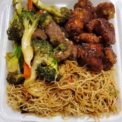 Pioneer Pantry - Noodles, beef broccoli and spicy chicken