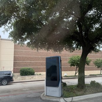 Kohl's - Electric car charger in the Kohl's parking lot. - Department Stores Near Me - Garland, Texas