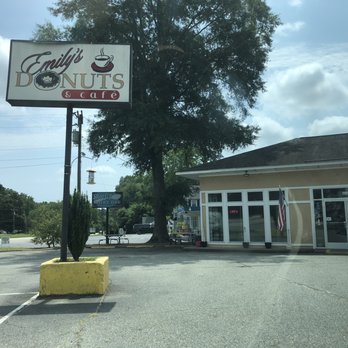 Emily's Donuts & Cafe - Front of donut shop - Donuts Near Me - Williamsburg, Virginia