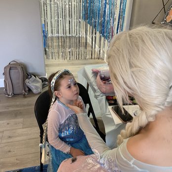 Princess Parties USA - Elsa doing face painting - Party Characters Near Me Princess Parties USA - Elsa doing face painting - Party Characters Near Me