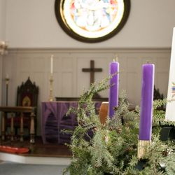 Emmanuel Episcopal Church - The interior during Advent.