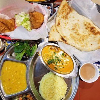 Zareen's - Chicken tikka masala plate, naan, and vegetarian samosas - Halal Near Me - Mountain View, California