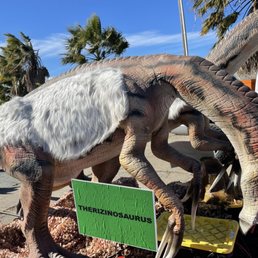 Looked like a fake dinosaur with used rabbit fur coat draped over it... Looked like a fake dinosaur with used rabbit fur coat draped over it...