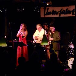 Jazzclub Unterfahrt - Sa. 26.09.2015: Nina Plotzki (voc), Tom Reinbrecht (sax), Peter Tuscher (tr), Klaus von Heydenaber (p), Ernst Techel (b), Jay Lateef (dr)