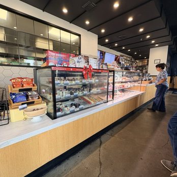 Paris Baguette - Inside - Bakeries Near Me - Brea, California Paris Baguette - Inside - Bakeries Near Me - Brea, California