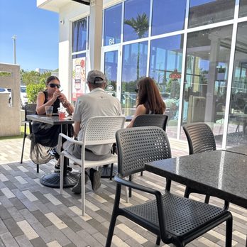 Bagels With Deli - Outside seating - Bagels Near Me - Delray Beach, Florida Bagels With Deli - Outside seating - Bagels Near Me - Delray Beach, Florida