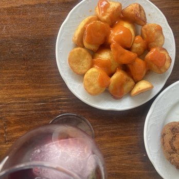 El Pozo - Patatas bravas - Beer, Wine & Spirits Near Me - Granada, GR El Pozo - Patatas bravas - Beer, Wine & Spirits Near Me - Granada, GR