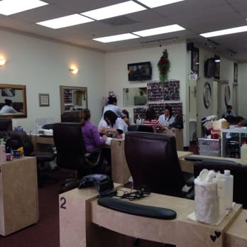 Tip N Toe Salon - Nail Salons Near Me - Hollister, California