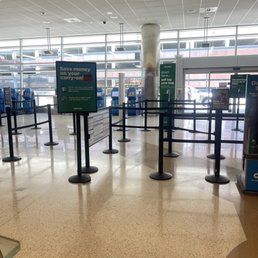 SJC airport Frontline ticket line not really busy compared with SFO