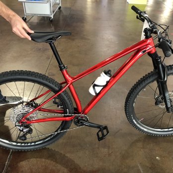 Bike Mart - Richardson - Specialized Fuse Comp 29 in Gloss Red Tint / Flake Silver / Silver Foil    Let's not forget those RaceFace Chester Pedals - Bikes Near Me - Richardson, Texas