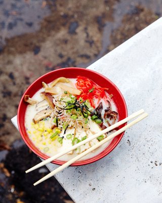 Poke Burri / Lifting Noodles Ramen by null