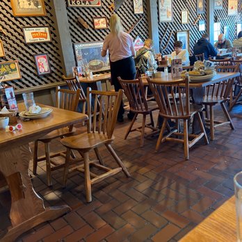 Cracker Barrel Old Country Store - 5 dirty tables been this way almost an hour. - Breakfast & Brunch Near Me - Shepherdsville, Kentucky