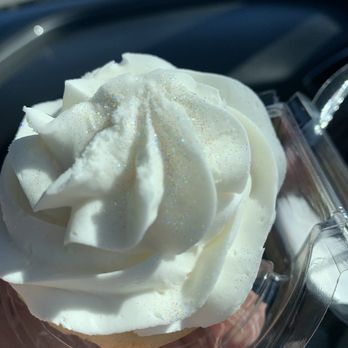 Caramanda's Bake Shoppe - Wedding cupcake- excellent! - Bakeries Near Me - Lexington, Kentucky