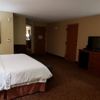 Hampton Inn Chicago-Carol Stream - Our Room at Hampton Carol Stream - Hotels Near Me - Carol Stream, Illinois
