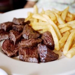 La Biznaga - Exquisita carne con patatas fritas...