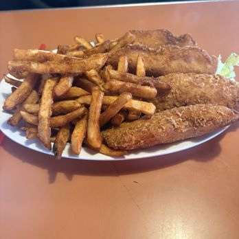 Harbor House Café - Fish & Chips Dinner - American Near Me - Dana Point, California