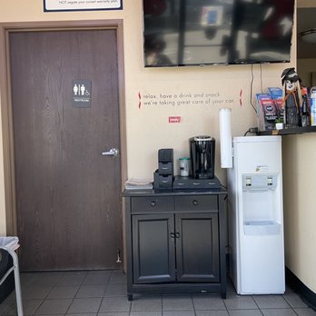 Grease Monkey - Complimentary coffee station at Grease Monkey - Oil Change Stations Near Me - Phoenix, Arizona