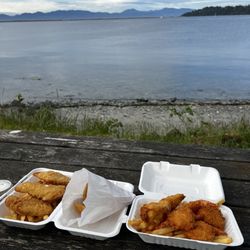 Bigginz Burgers Seafood - Small seafood - halibut, shrimp and chips Cod and chips - onion rings